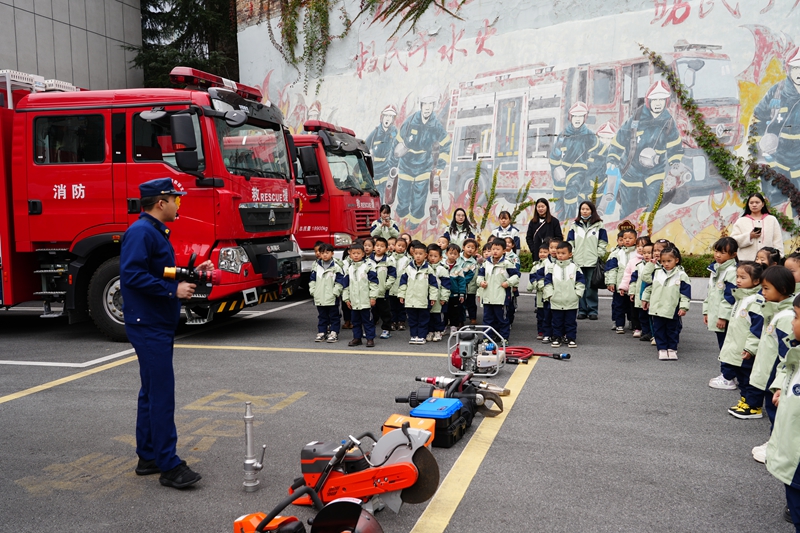 ”小小消防員“認真學習消防知識（王麗紅 攝影） (5).JPG