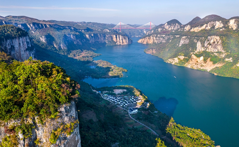 2025年11月24日航拍的貴州省黔西市新仁苗族鄉化屋村。