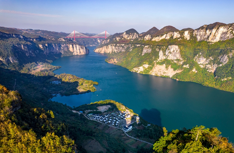 2025年11月24日航拍的貴州省黔西市新仁苗族鄉化屋村。