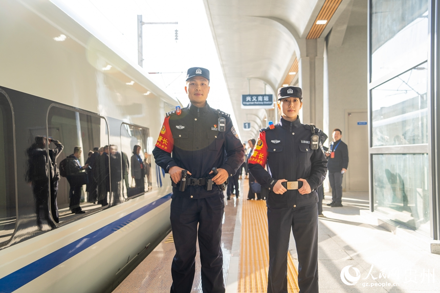 盤興高鐵首日開通運營。人民網 陽茜攝